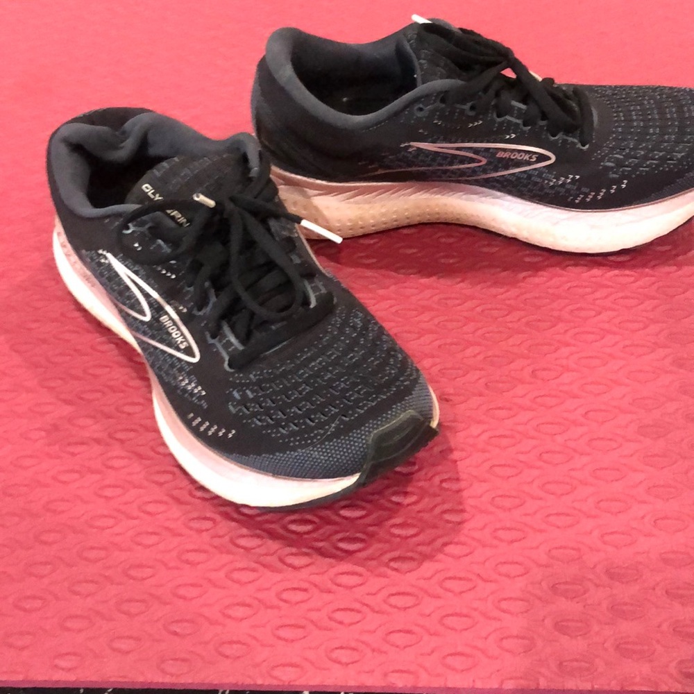 Brooks glycerin 19 running shoes
